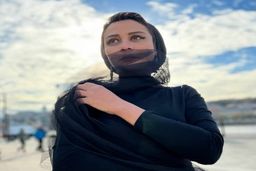 بی خانمان شدن مارال فرجاد در غربت/خوابیدن خانم بازیگر روی چمن ها در پارک حاشیه ساز شد!+عکس 