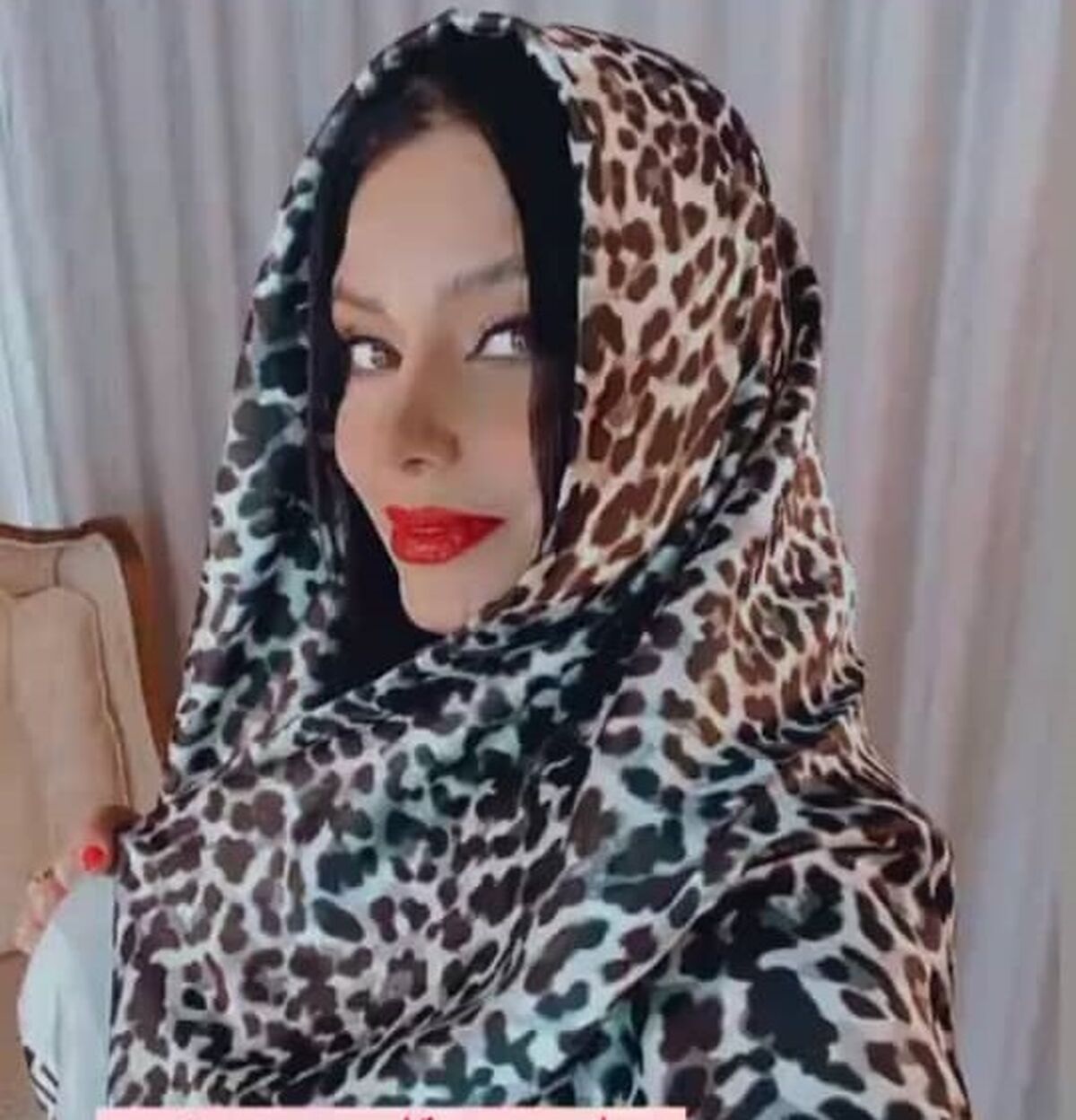 صبا راد در حال آموزش رانندگی با ماشین میلیاردی شوهرش/تیپ جالب رانندگی صبا راد!؟ +عکس دیدنی