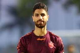 سرلک با کت و شلوار  و استایل خاص در باشگاه پرسپولیس + عکس