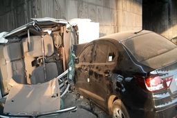 تصاویری از تصادف شدید در جاده قزلحصار/یک خودرو زیر کمپرس له شد