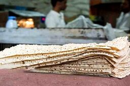 احتکار عجیب 55 هزار کیلو نان لواش در یک انبار !