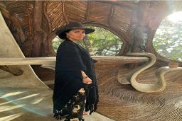 چهره جدید جنجالی الناز شاکردوست بعد از بازگشت از سفر خارجه/غافلگیری مردم از دیدن الناز شاکردوست در تاکسی!؟ +عکس شوکه کننده