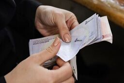 خبر خوشحال کننده برای کارمندان و بازنشستگان | حقوق کارمندان دولت برای 1403 ابلاغ شد + حقوق ها چقدر افزایش یافت ؟