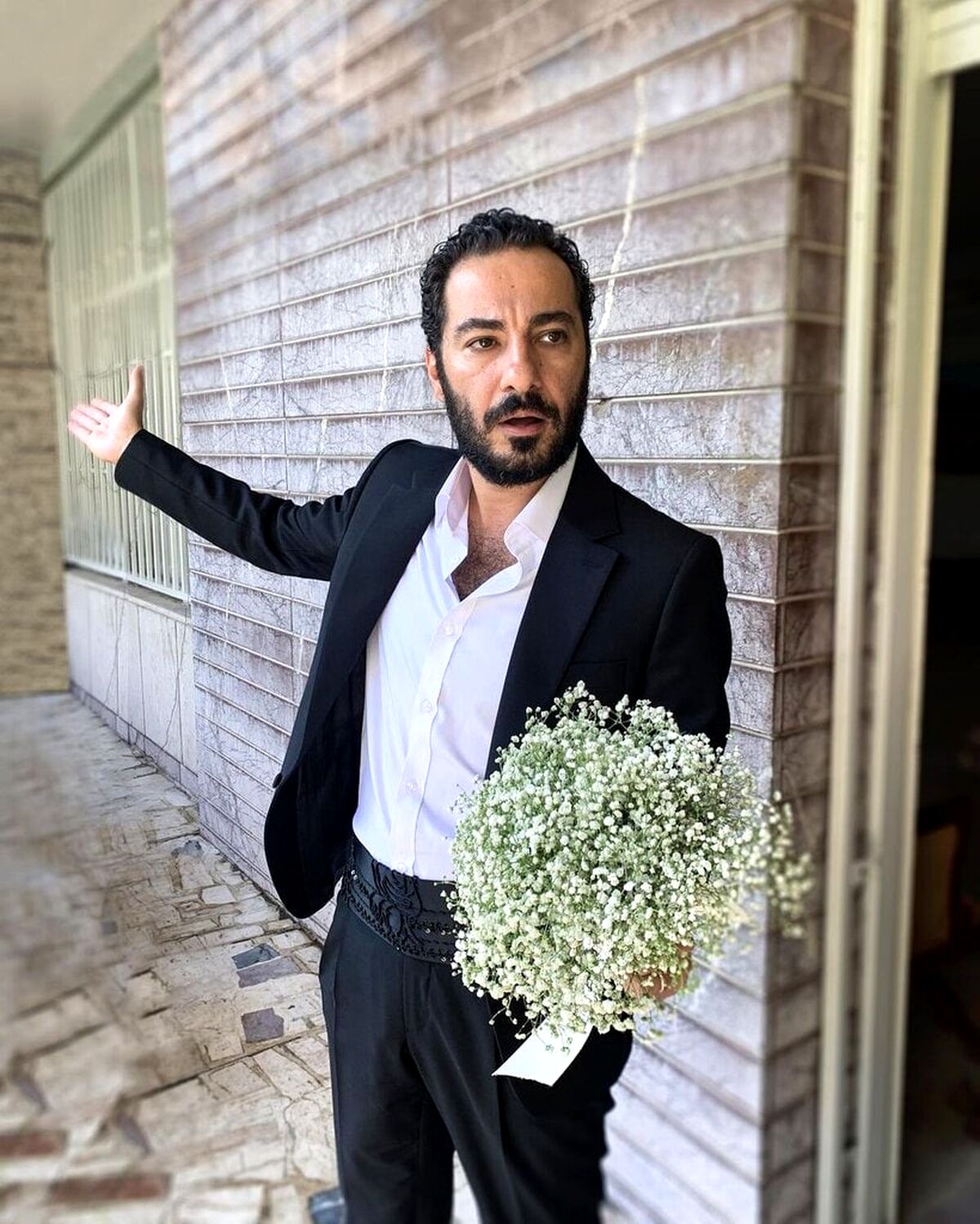 نوید محمدزاده به بهانه نشان دادن تراس خانه لاکچری اش این عکس را گذاشت /رفتار زشت نوید محمدزاده طرفدارانش را ناامید کرد +عکس خبرساز