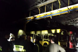 حادثه هولناک در یک اتوبوس‌ سازی | آتش کارگران و آتش نشانان را سوزاند + جزییات