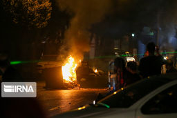 حمله مسلحانه اغتشاشگران به نیروهای انتظامی در کرج | شهادت یک بسیجی و مجروحیت ۱۰ نیروی ناجا