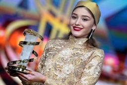 خودنمایی فرشته حسینی با تیپ خجالت آور/ عینک میلیونی مشترک فرشته حسینی و نوید محمد زاده +عکس