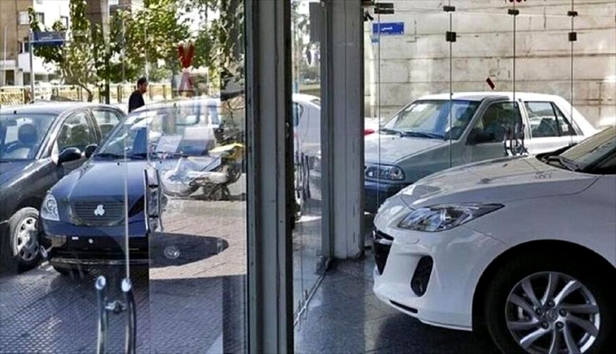 مشتریان خودرو دست نگه داشتند/قیمت خودرو در دوم آبان۱۴۰۰