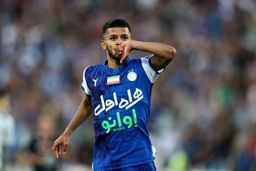 عکس | پوشش خاص مهدی قائدی در امارات | بازتاب تصویر  ستاره ایرانی در رسانه های عربی