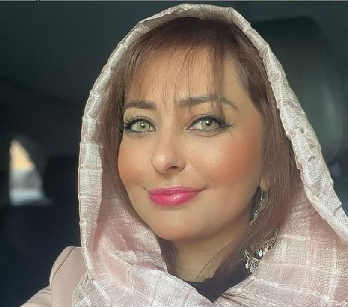 تیپ هاوایی نفیسه روشن کنار دوستش | عکس دیده نشده 