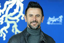 طلاق امین حیایی از همسر دومش با این عکس لو رفت/تفریح لاکچری مجردی امین حیایی با رفقای بازیگرش +عکس خبرساز 