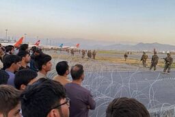 فرار مرد افغان از طالبان؛ سقوط از هواپیمای آمریکایی! +‌فیلم لو رفته 