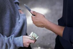 انهدام باند زورگیران خشن در تهران | اعتراف به 150 فقره زورگیری 