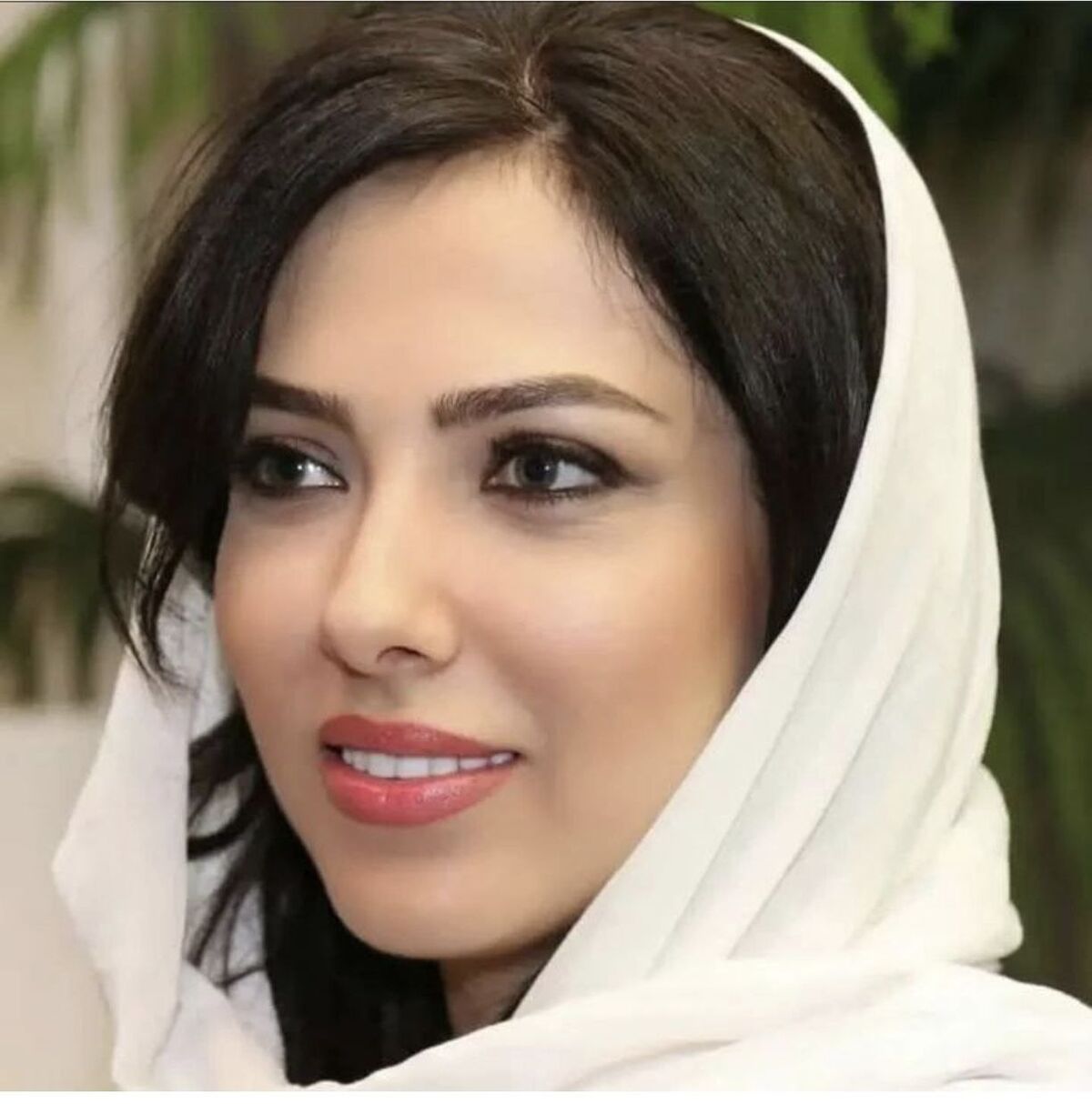 مهاجرت لیلا اوتادی به چین لو رفت ! | سلفی متفاوت لیلا اوتادی با یک ساختمان + عکس