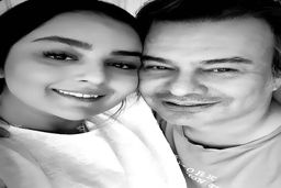 تیپ حاشیه ساز میترا ابراهیمی همسر دوم پیمان قاسم خانی در محل کار | عکس گرفتن رئیس از میترا ابراهیمی در حال ظرف شستن +عکس