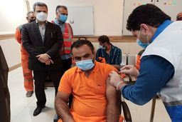 تزریق واکسن کرونای پاکبانان و جنجالی که به شهرداری آبادان کشیده شد