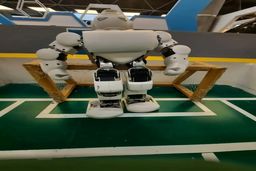 چالش ربات های جنگنده در باغ کتاب تهران