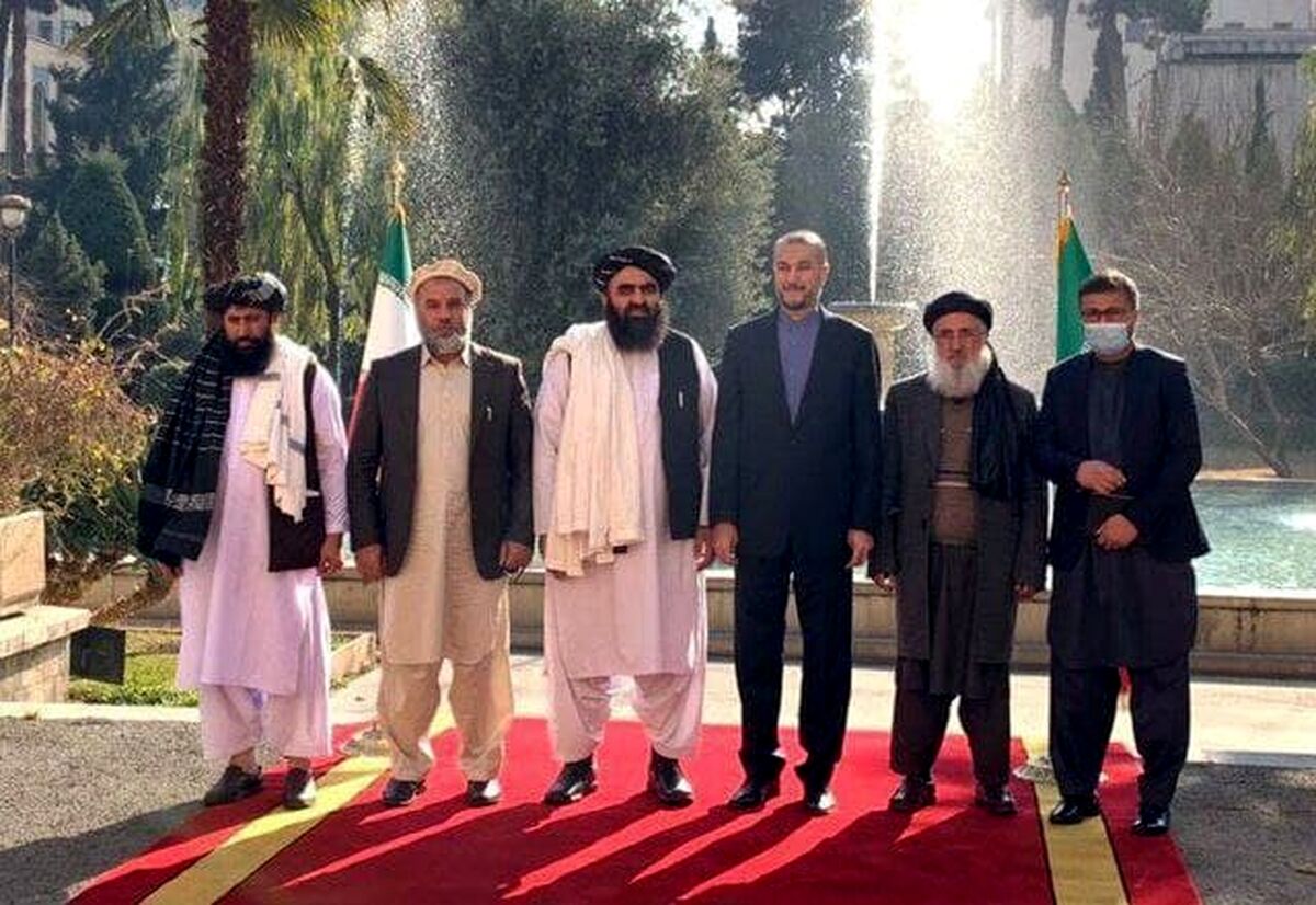 تصویری از اولین دیدار وزیران خارجه ایران و طالبان