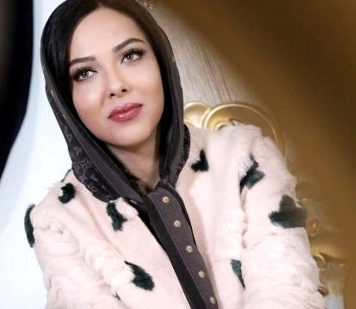 دلبری لیلا اوتادی با ست قرمز جگری و کیف برند میلیونی اش+عکس