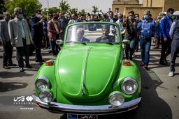  دور دور ضرغامی با فولکس قورباغه ای +عکس