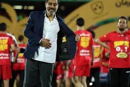  ماجرای نوشته جنجالی روی کت افشین پیروانی | نوشته روی کت افشین پیروانی استقلالی ها را ناراحت کرد +عکس