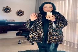 شاید باور نکنید این خانم جوان مادر صبا راد باشد/مادر با کلاس صبا راد!؟ +عکس