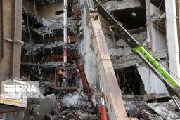 لحظه خارج کردن خودرو پرس شده از زیر آوار متروپل +تصاویر