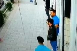 کیف قاپی در اسلامشهر در یک چشم بهم زدن!+فیلم 