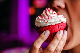 مدام هوس شیرینی‌ می‌کنید | این ۷ علامت نشان‌دهنده این است که بیش از حد شکر مصرف می‌کنید