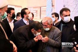 بوسه ضرغامی بر دست مرمتگر گنبد سلطانیه +عکس