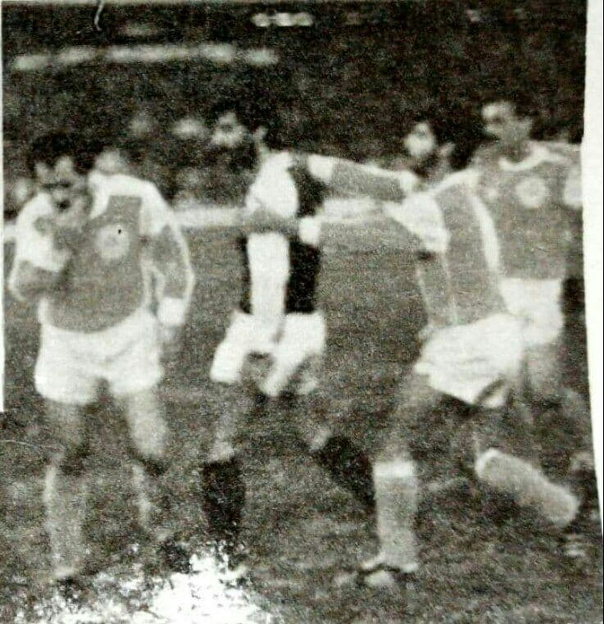 مُشت ماندگار در فوتبال ایران! +عکس