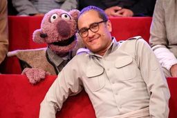 مهمانداری عجیب و غریب بایرام در برنامه خندوانه!+فیلم لو رفته 