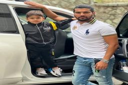 زندگی لوکس آقازاده معروف در جزیره کیش | ماشین کلاسیک سینا مهراد چند میرزه؟ +عکس