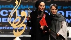 رعنا آزادی ور با خواهر دوقلویش در جشنواره! +عکس