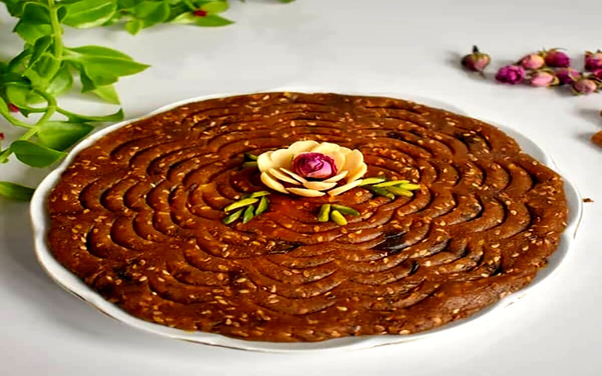 طرز تهیه حلوا خرما به روش جنوبی‌ها | چند فوت و فن کوزه‌گری در تهیه حلوای خرما