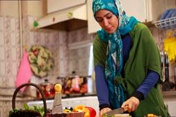 زنان خانه‌دار هم حقوق بارنشستگی  می گیرند؟ | بیمه زنان خانه‌دار برای نخستین بار در دولت سیزدهم عملیاتی شد