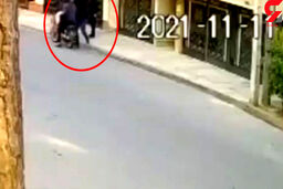 فیلم لحظه هولناک زورگیری از مرد مشهدی 