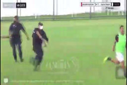 تعقیب یک فوتبالیست در زمین با اسلحه توسط پلیس!