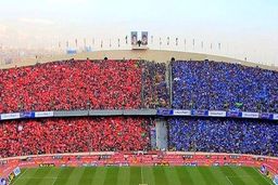 رنگ آمیزی ورزشگاه آزادی برای دربی ۹۴ پایتخت+عکس دیدنی 