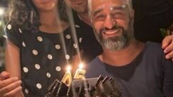 تیپ عجیب غریب پژمان جمشیدی کنار دو بازیگر زن همه را شوکه کرد!؟/پژمان جمشیدی با لباس مسخره در اکران یک فیلم +عکس جنجالی
