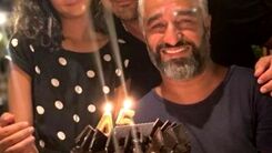 تیپ عجیب غریب پژمان جمشیدی کنار دو بازیگر زن همه را شوکه کرد!؟/پژمان جمشیدی با لباس مسخره در اکران یک فیلم +عکس جنجالی