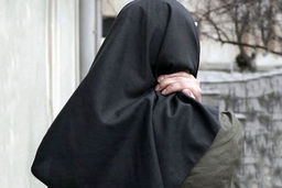 فراموشی گرفتن دختر نخبه زیر کتک های پدرش