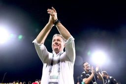 تولد اسکوچیچ کنار برج‌سازان جنجالی شد +عکس