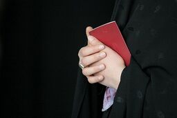 اگر هنوز شناسنامه قدیمی دارید بخوانید |  نحوه تعویض شناسنامه‌ جلد قرمز و مدارک مورد نیاز