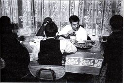 عکس قدیمی از دورهمی خانواده آیت الله هاشمی