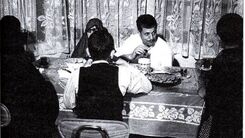 عکس قدیمی از دورهمی خانواده آیت الله هاشمی
