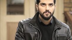 شباهت جالب سینا مهراد به برادرزاده اش /شیطنت آقای بازیگر و برادرزاده اش در کیش +عکس