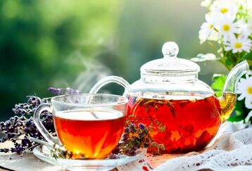چای خورها بخوانند؛ چای را با توت و خرما نخورید! | مضرات خوردن چای با توت و خرما
