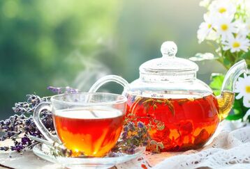 چای خورها بخوانند؛ چای را با توت و خرما نخورید! | مضرات خوردن چای با توت و خرما