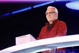 حرکت خجالت آور خانم بازیگر جلوی مهران مدیری | مهران مدیری هنگ کرد + عکس
